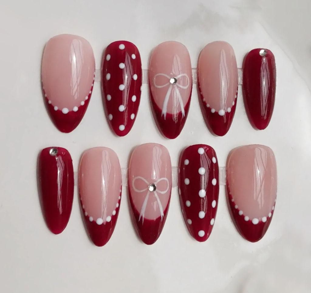 Uñas french y polka dots